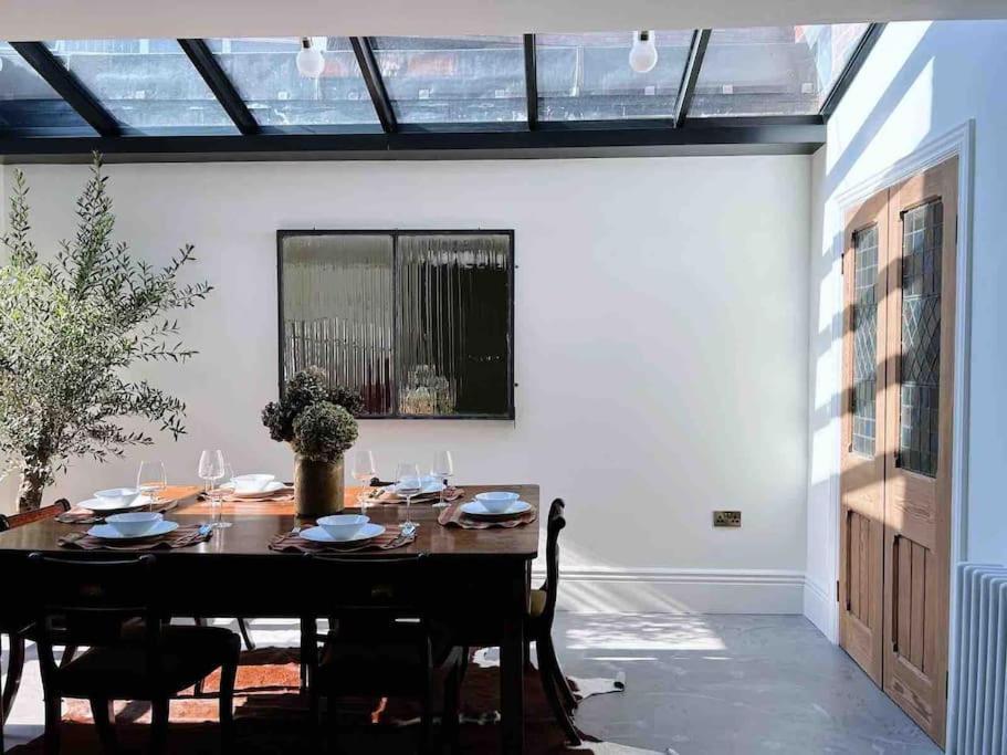 Luxury City Centre Townhouse - Sleeps 6 Chester Exterior foto