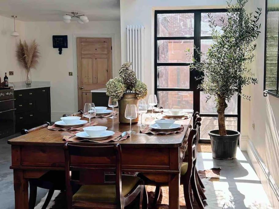 Luxury City Centre Townhouse - Sleeps 6 Chester Exterior foto